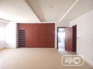 9bdrm Mansion in Gwarinpa Estate for Sale
