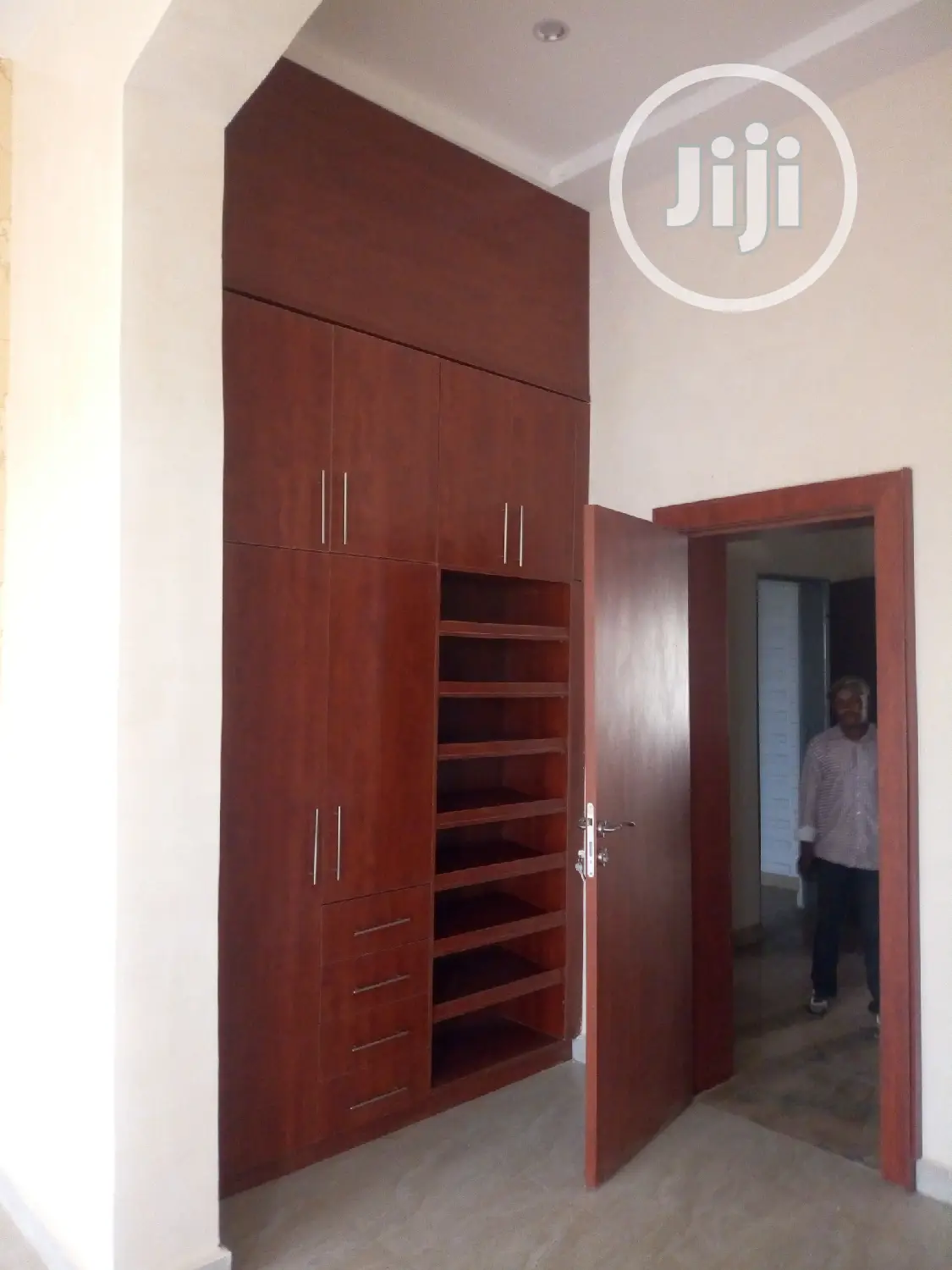 9bdrm Mansion in Gwarinpa Estate for Sale