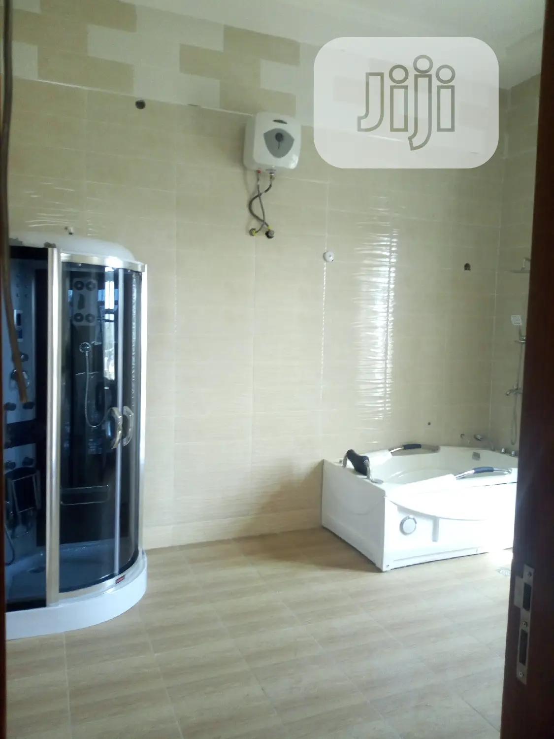 9bdrm Mansion in Gwarinpa Estate for Sale