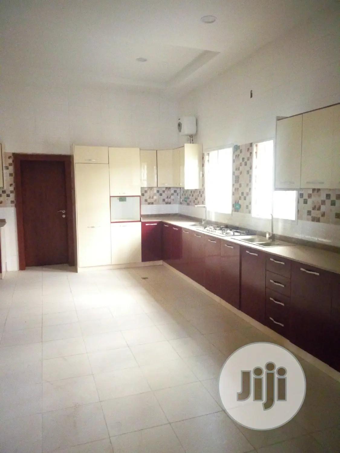 9bdrm Mansion in Gwarinpa Estate for Sale