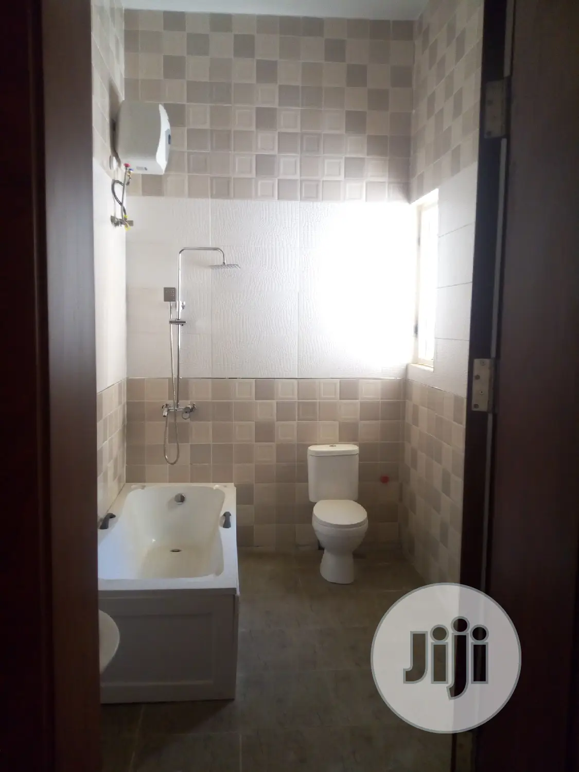9bdrm Mansion in Gwarinpa Estate for Sale