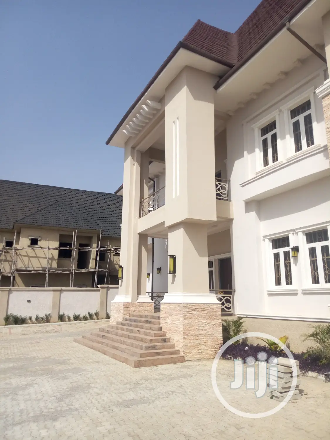9bdrm Mansion in Gwarinpa Estate for Sale