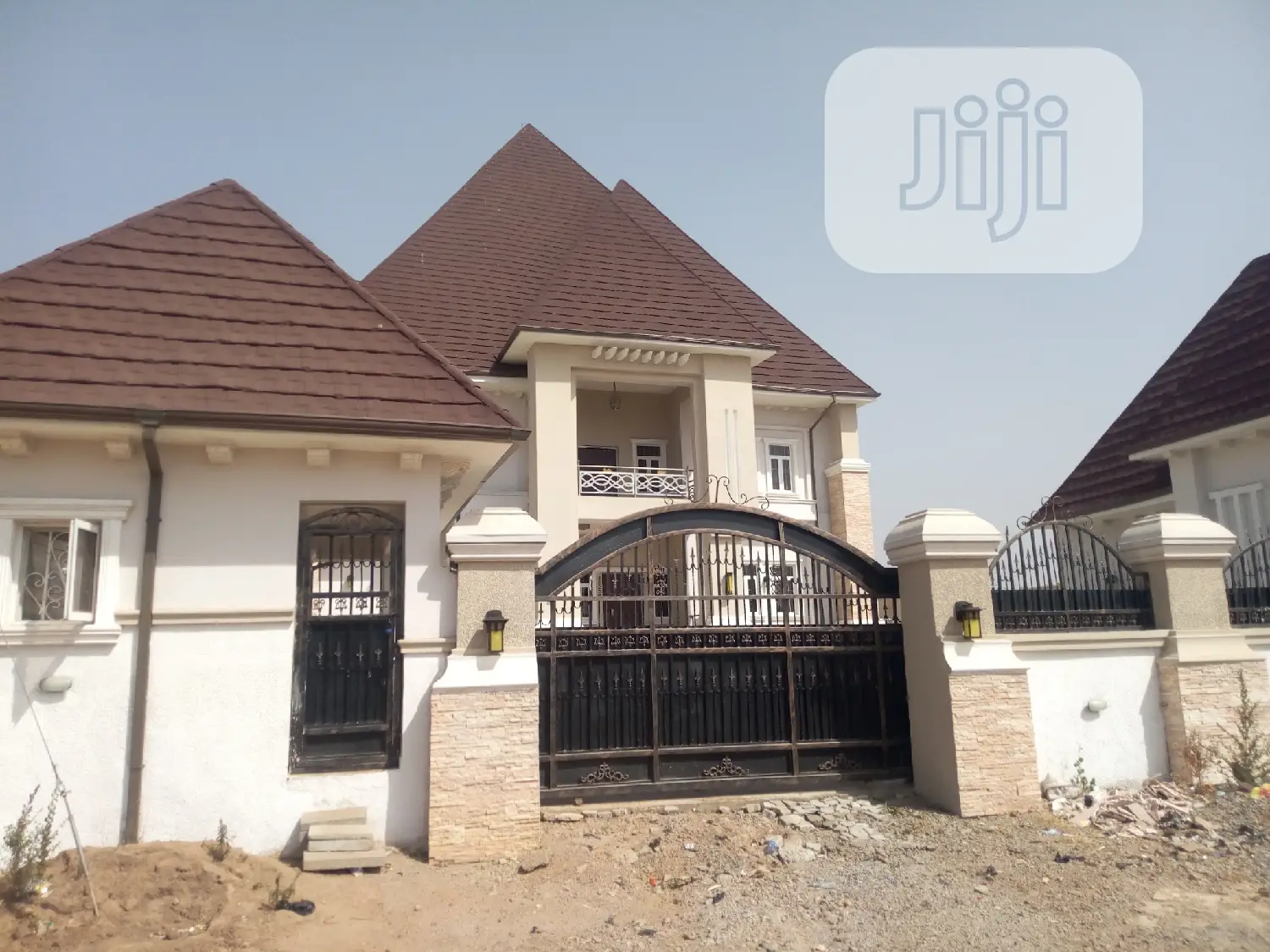 9bdrm Mansion in Gwarinpa Estate for Sale