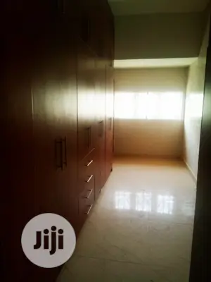 9bdrm Mansion in Gwarinpa Estate for Sale