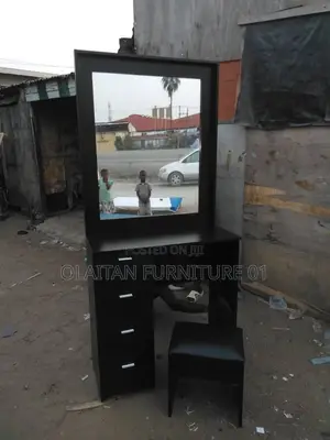 Bedroom Dressing Table+Mirror
