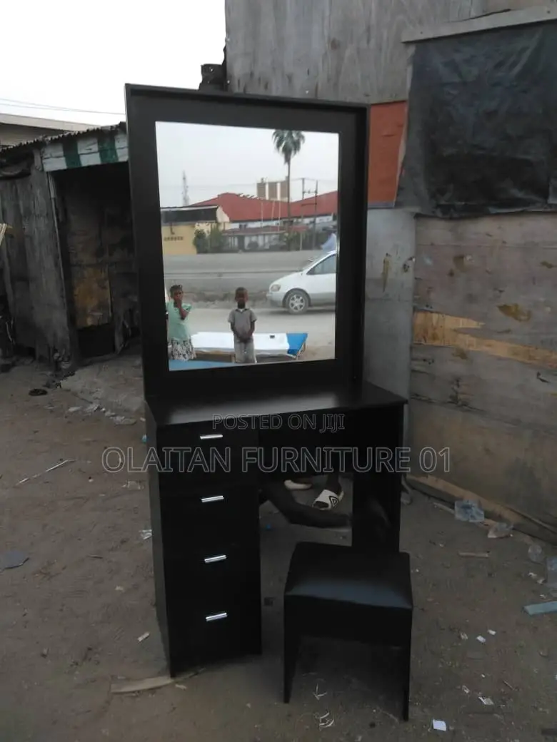 Bedroom Dressing Table+Mirror