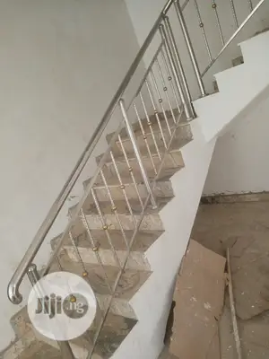 Vertical Lining Using Twisted Pipe