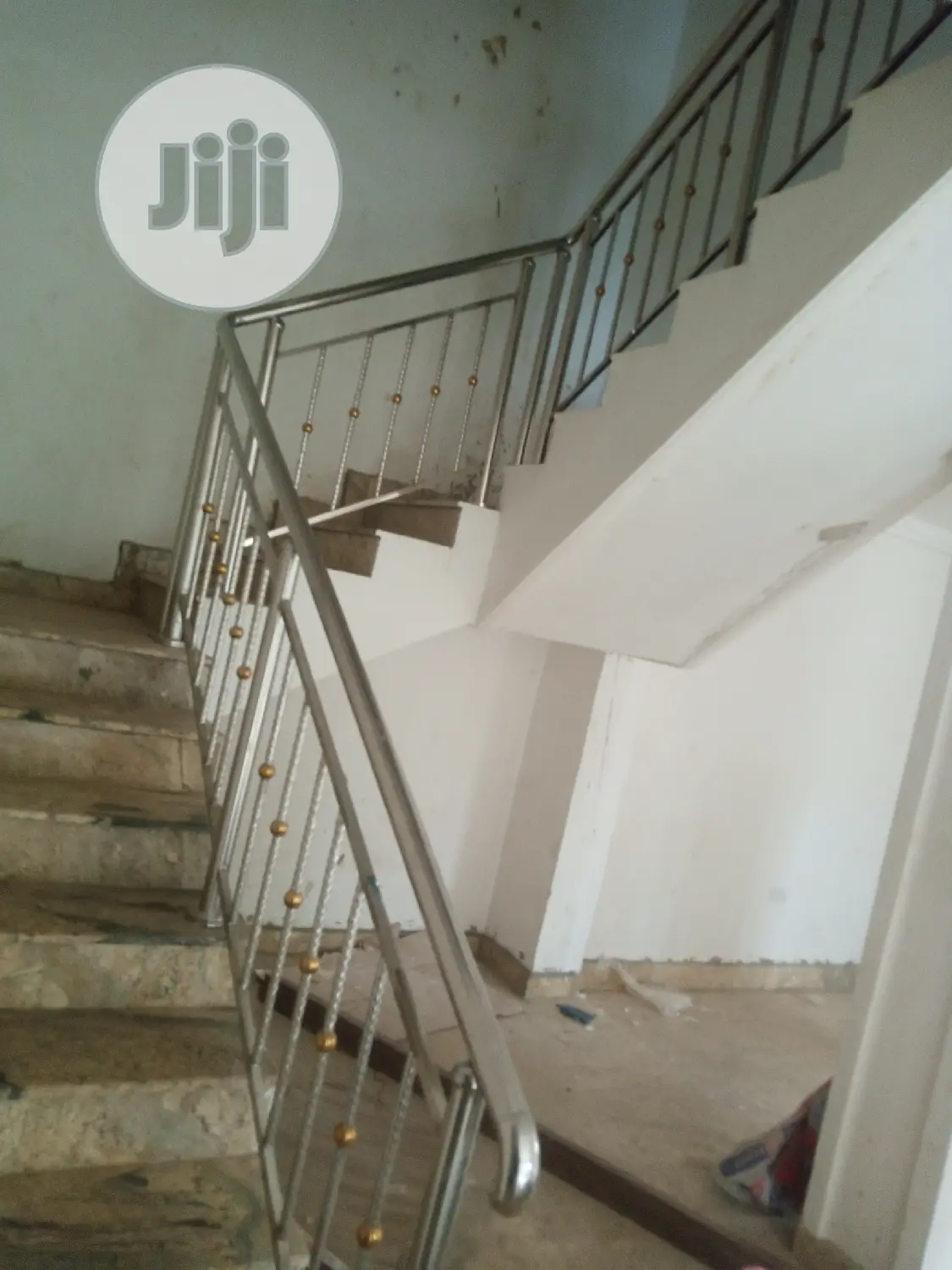 Vertical Lining Using Twisted Pipe