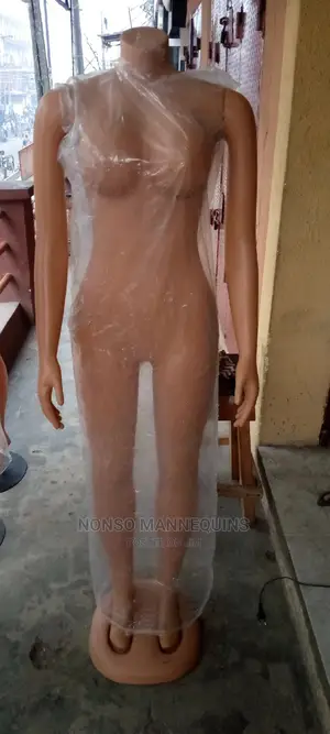 Plastic Headless Size 10 Curvy Shape Mannequins