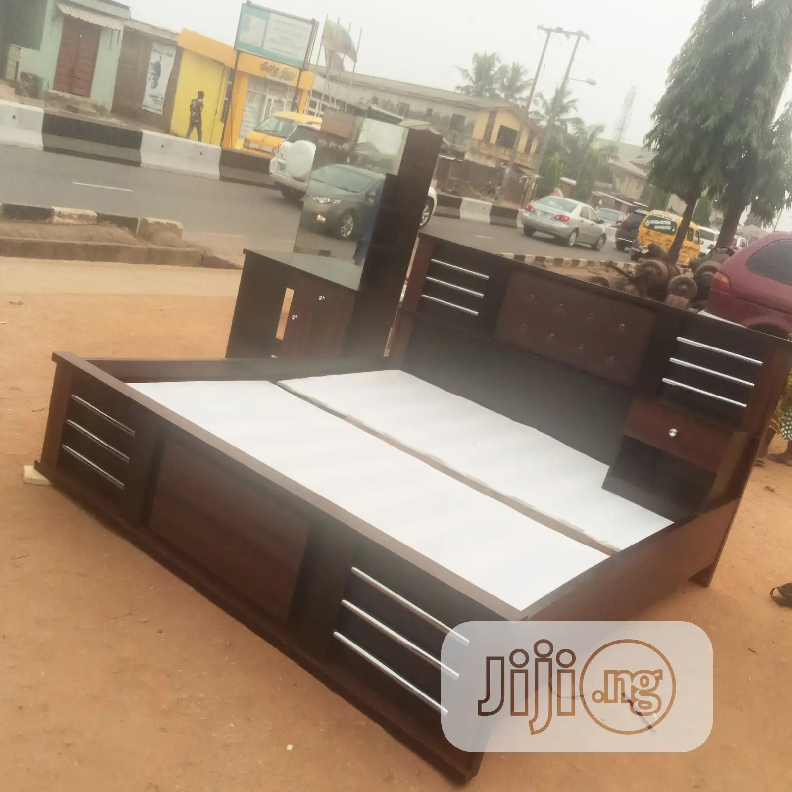 6 X 6 Bed Frame With Dresssing Mirror