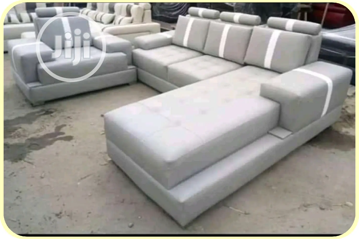 Cream L- Shaped Leather Sofa With a Single