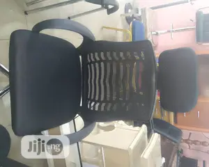 Swivel Mesh Chair