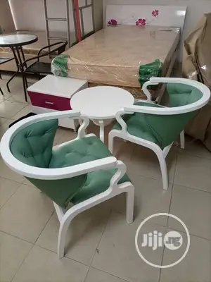 Me and U Wine Table