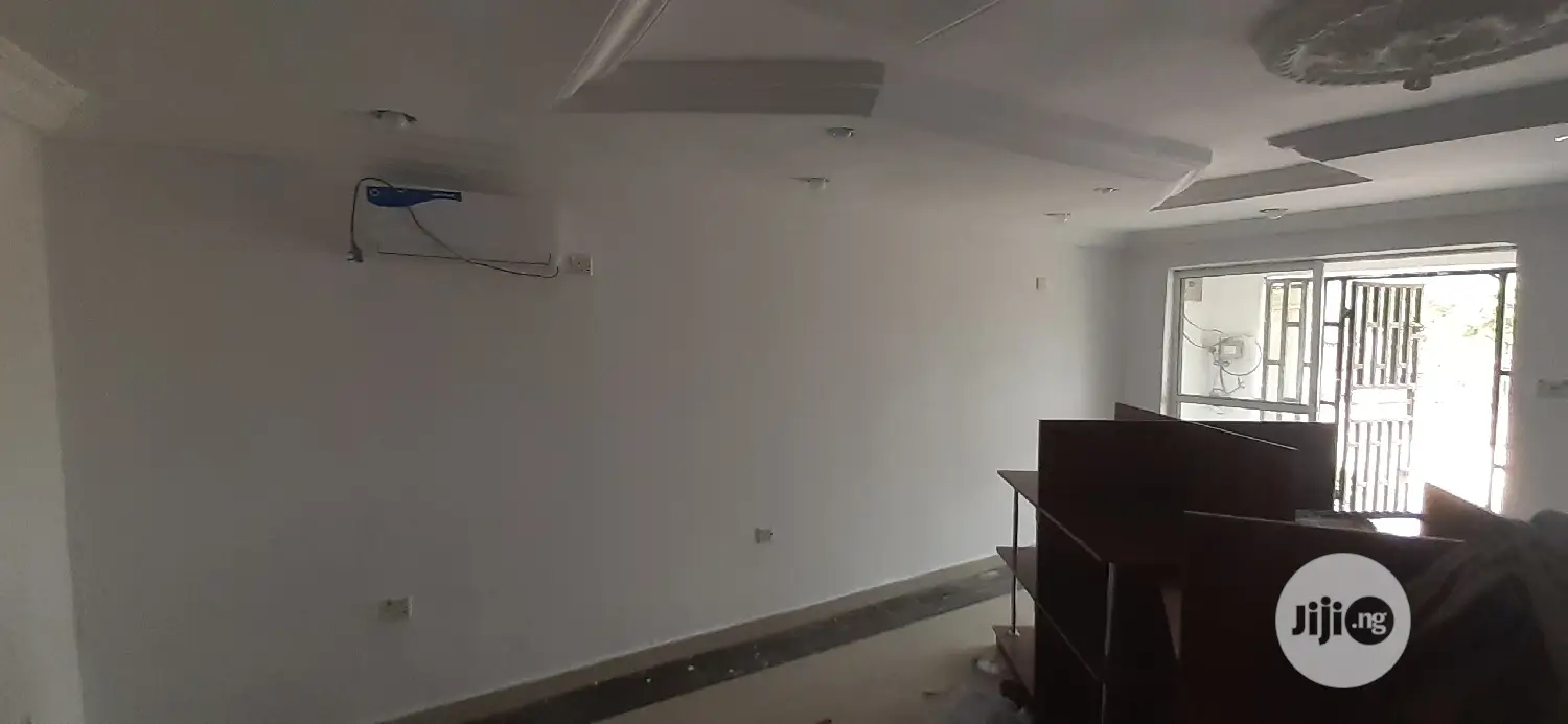 Skillful Painter And Designer