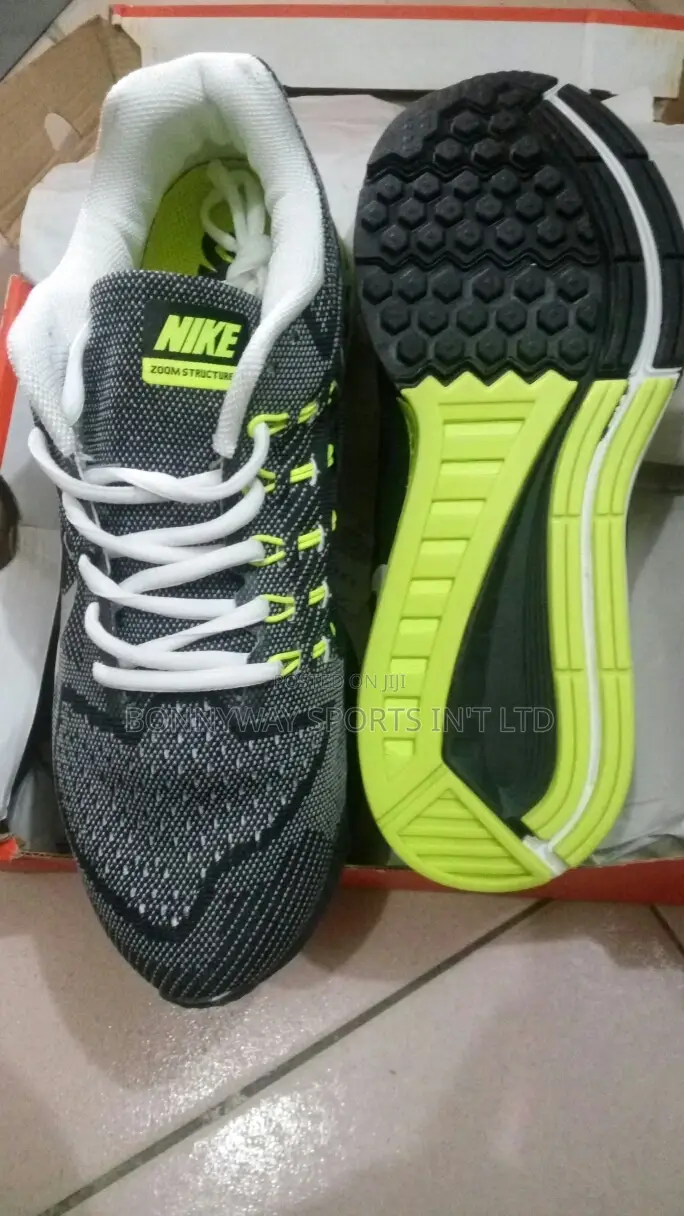 Nike Zoom Structure 18 Jugging Canvas