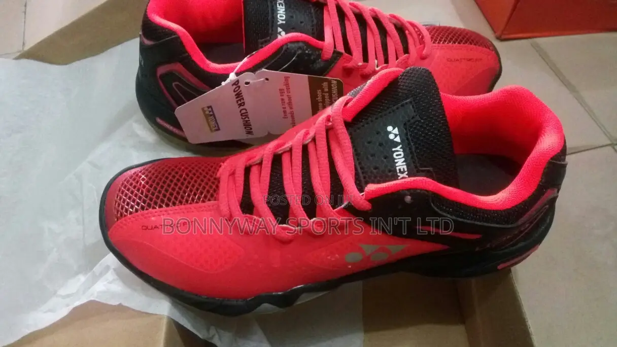 Yonex Size 41 Badminton Canvas