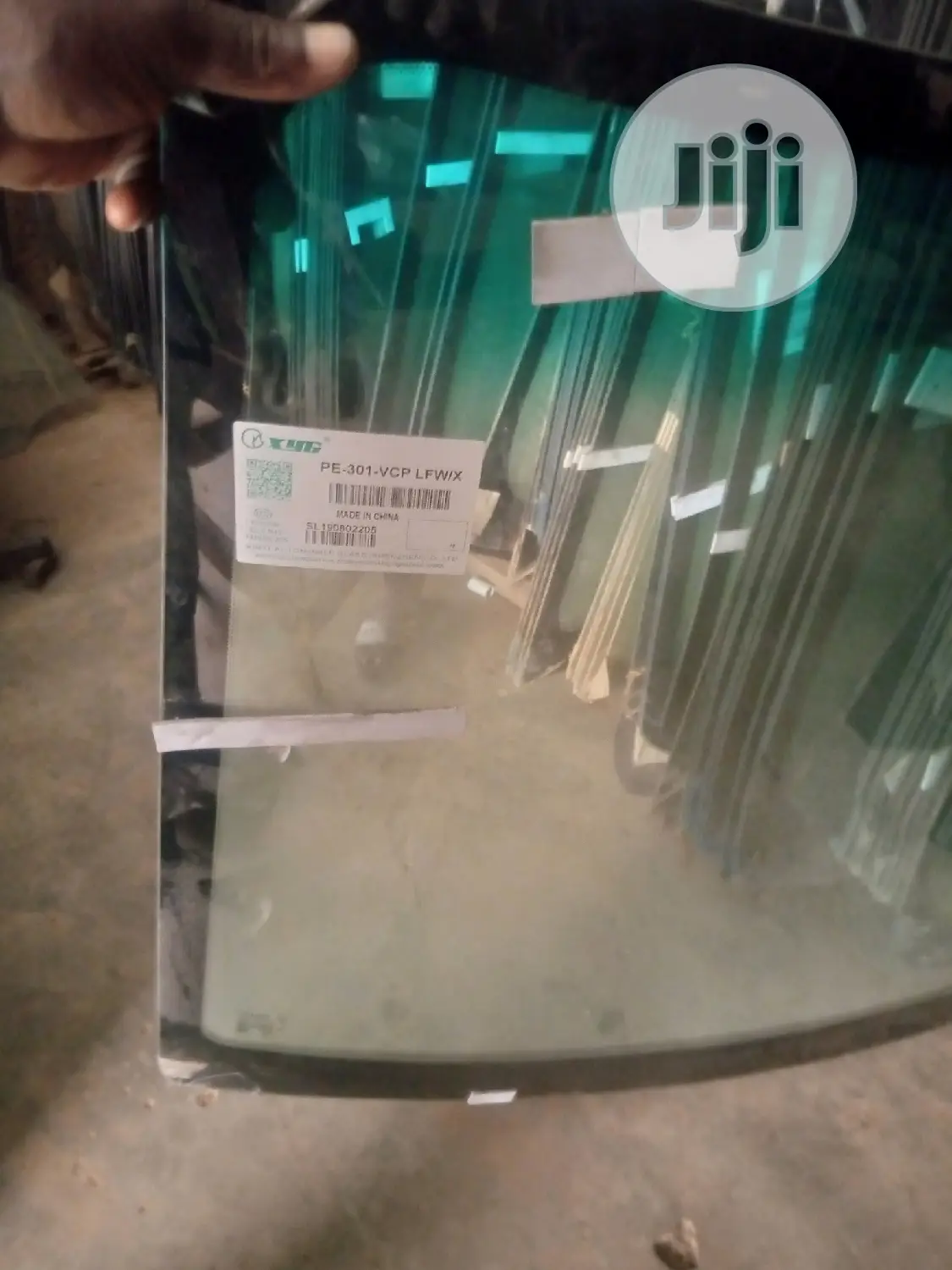 Peogout 301 Windscreen