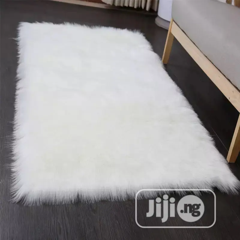 Center Fur Rug in Lagos Island (Eko) Home Accessories, Adejoke Moyosola Jiji.ng