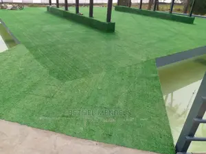 Green Synthetic Turf Installation for Exterior Decor