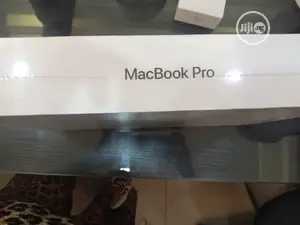 New Laptop Apple MacBook Pro 2019 16GB Intel Core I7 SSD 1T