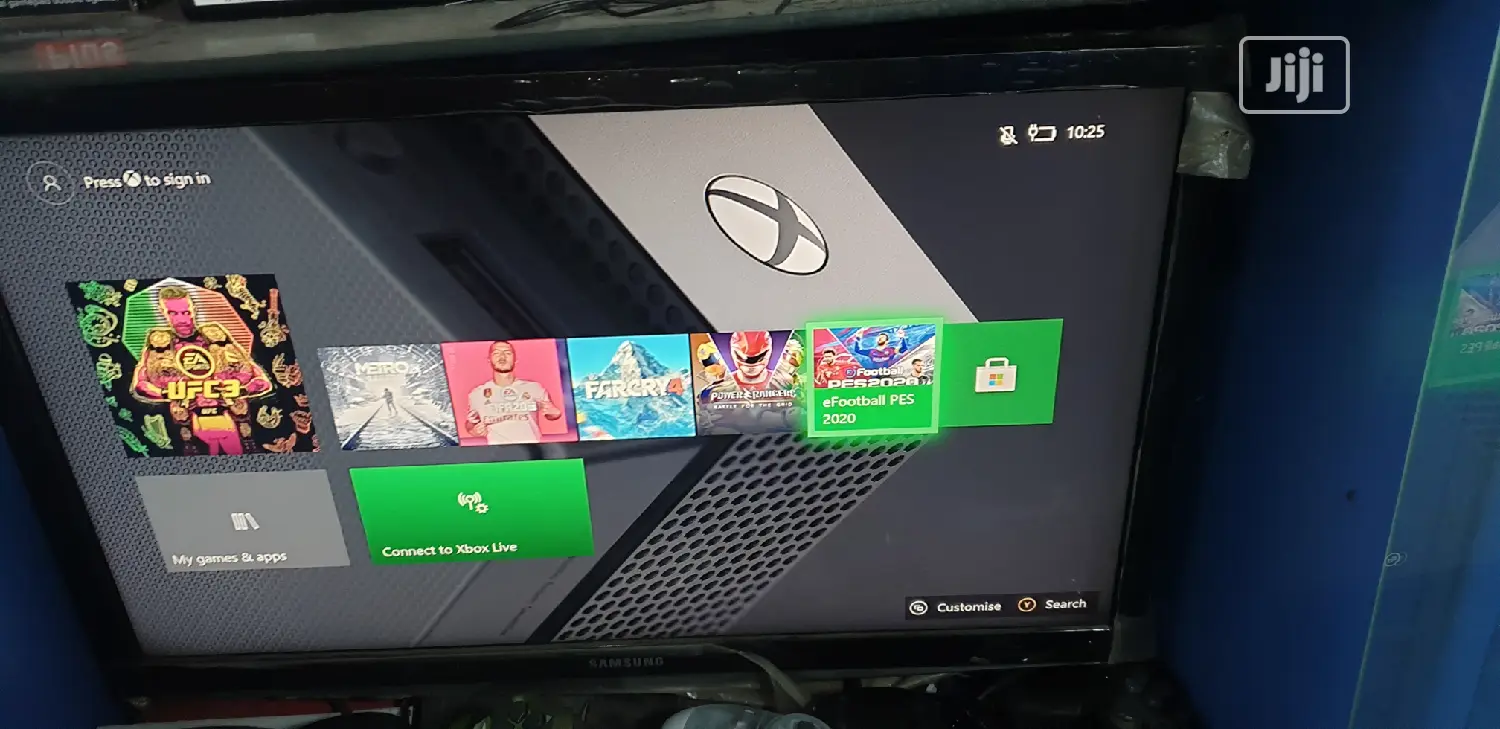 Microsoft Xbox One X 1tb + 6 Games