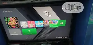 Microsoft Xbox One X 1tb + 6 Games
