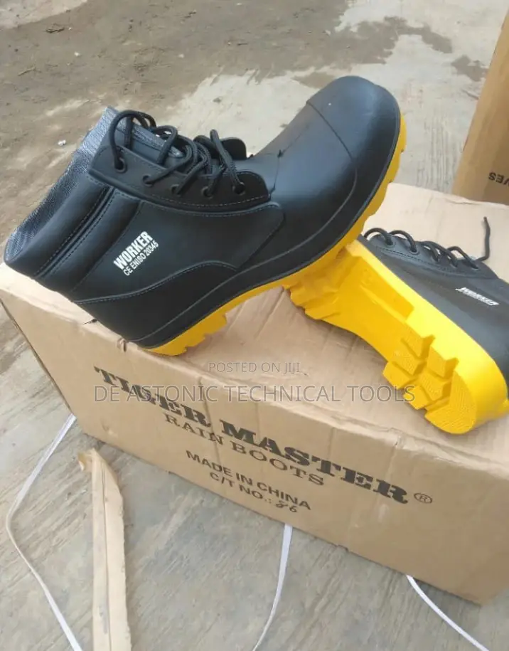Short Angle Safety Rain Boot