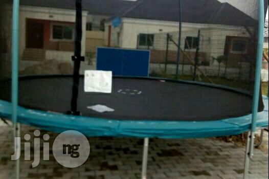 Bouncing Trampoline With Net