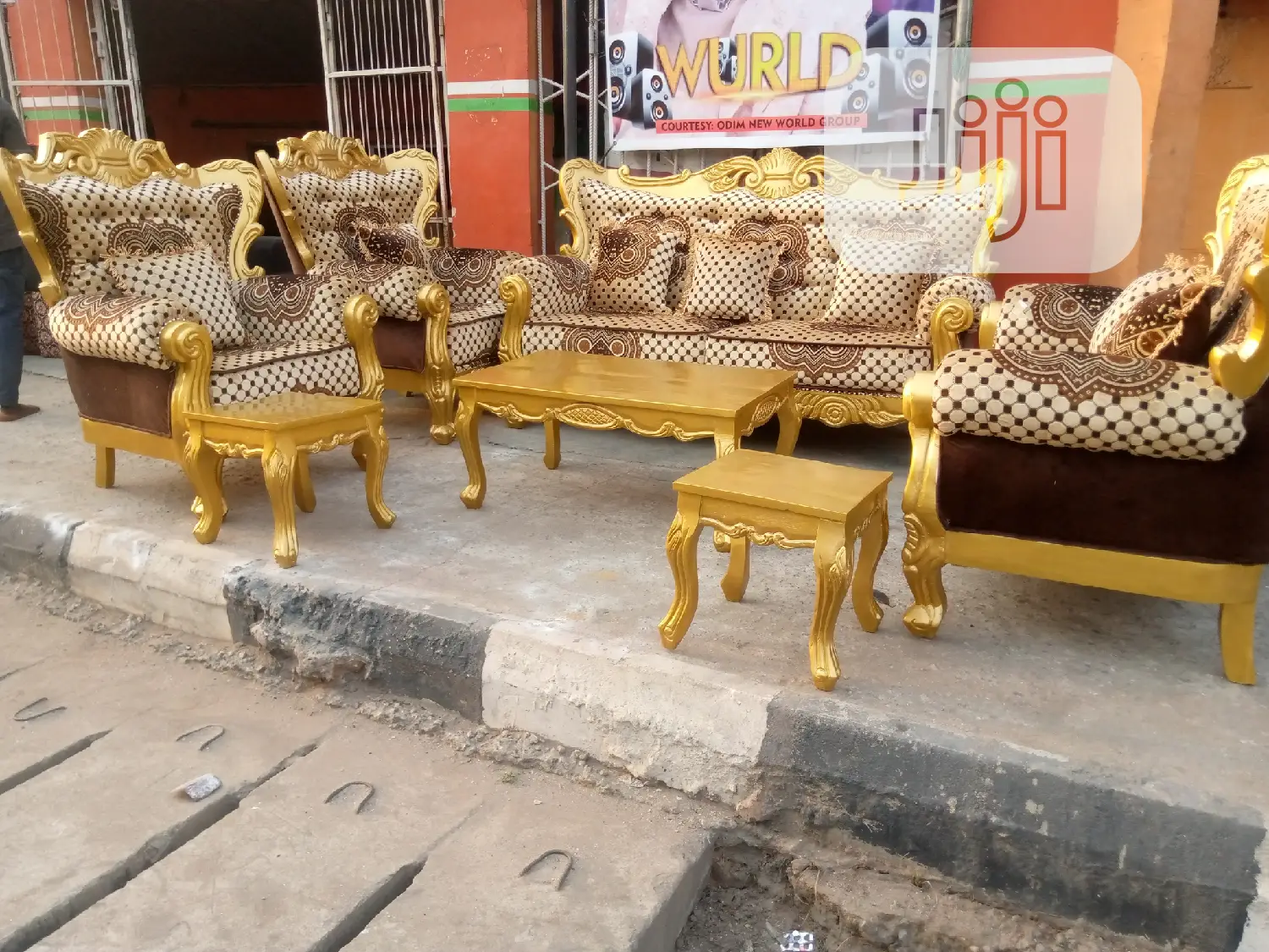 Set of Chair 7seater With Table and Stew