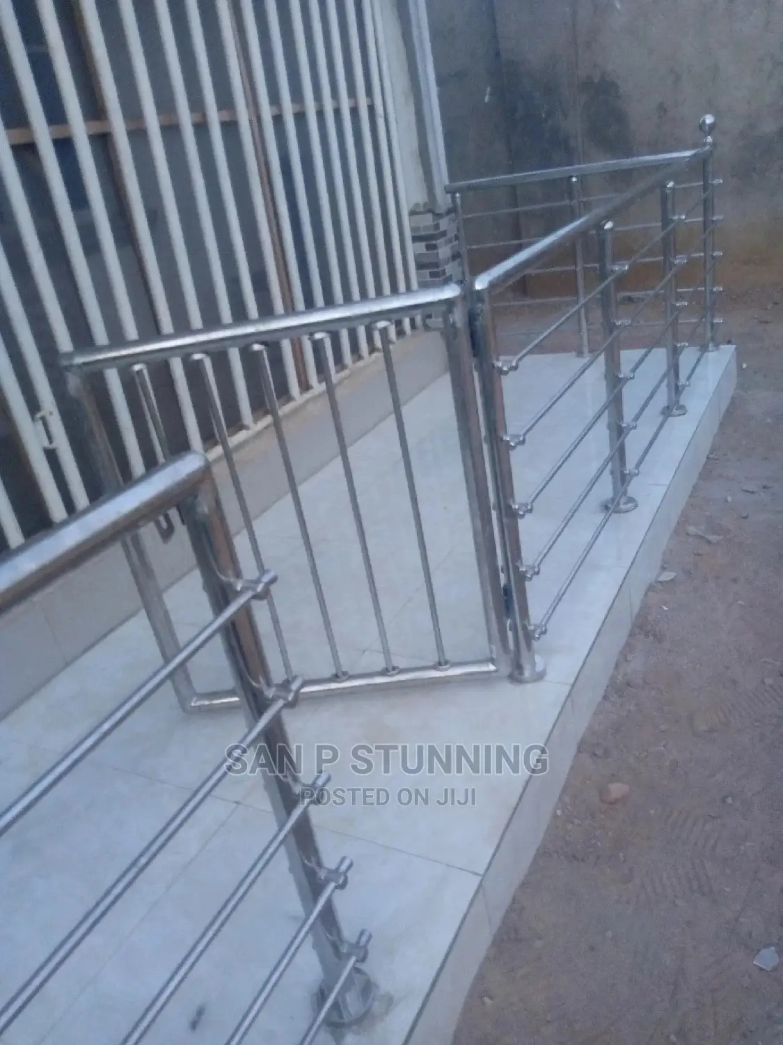 Entrance Rail With Door