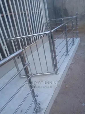 Entrance Rail With Door