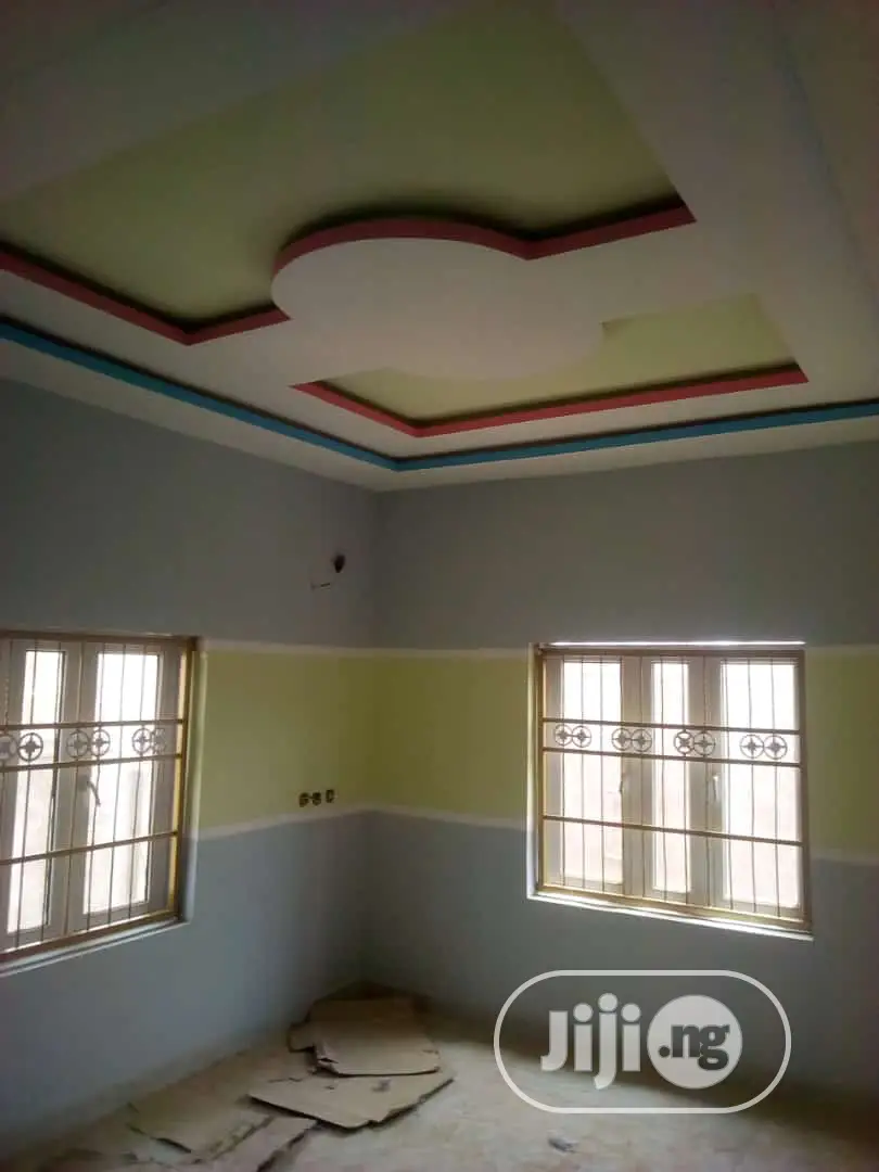 Painter And Screeding