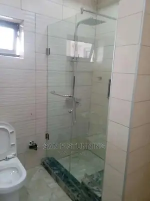 Shower Cubicle Closet