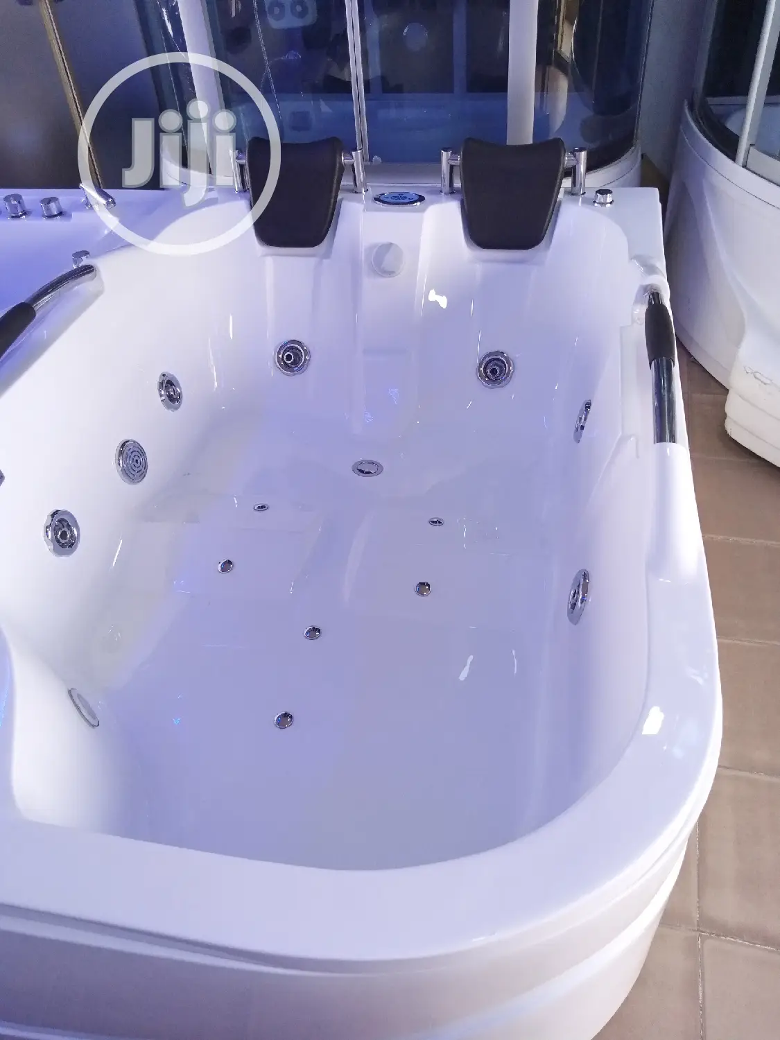 Double Jacuzzi With All the Features