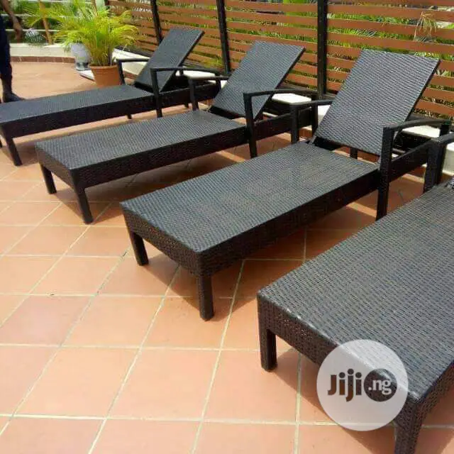 Swimming Pool Side Bed With Glass Top Side Stool