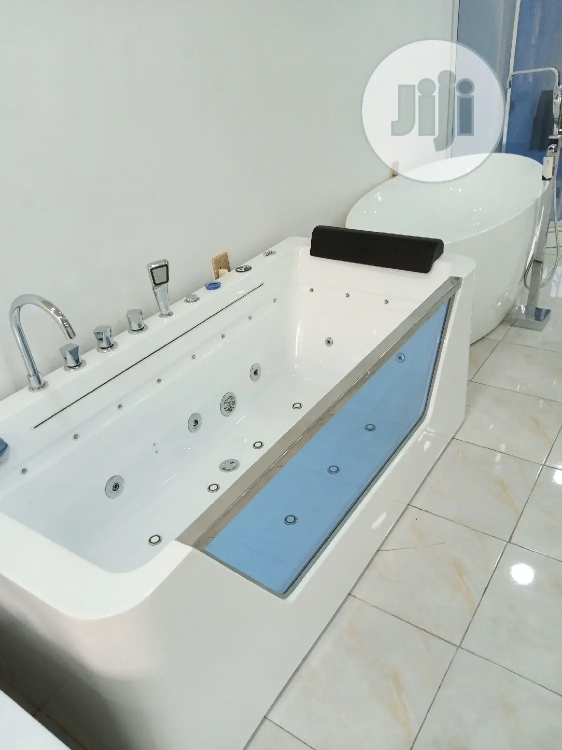 Thickest Single Jacuzzi With Best Features
