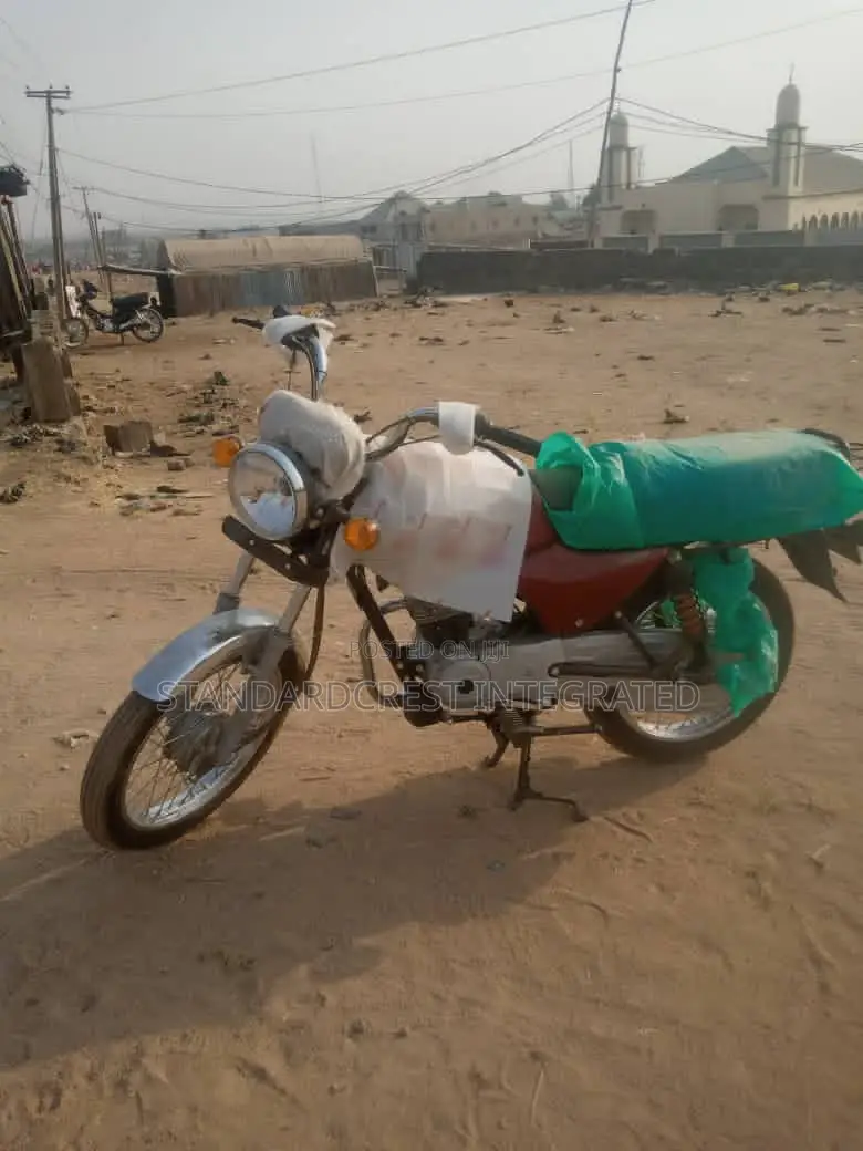 New Bajaj Boxer 2020 Red