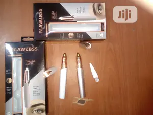 Flawless Eyebrow Trimmer