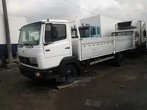 814 Mercdes Truck Pickup