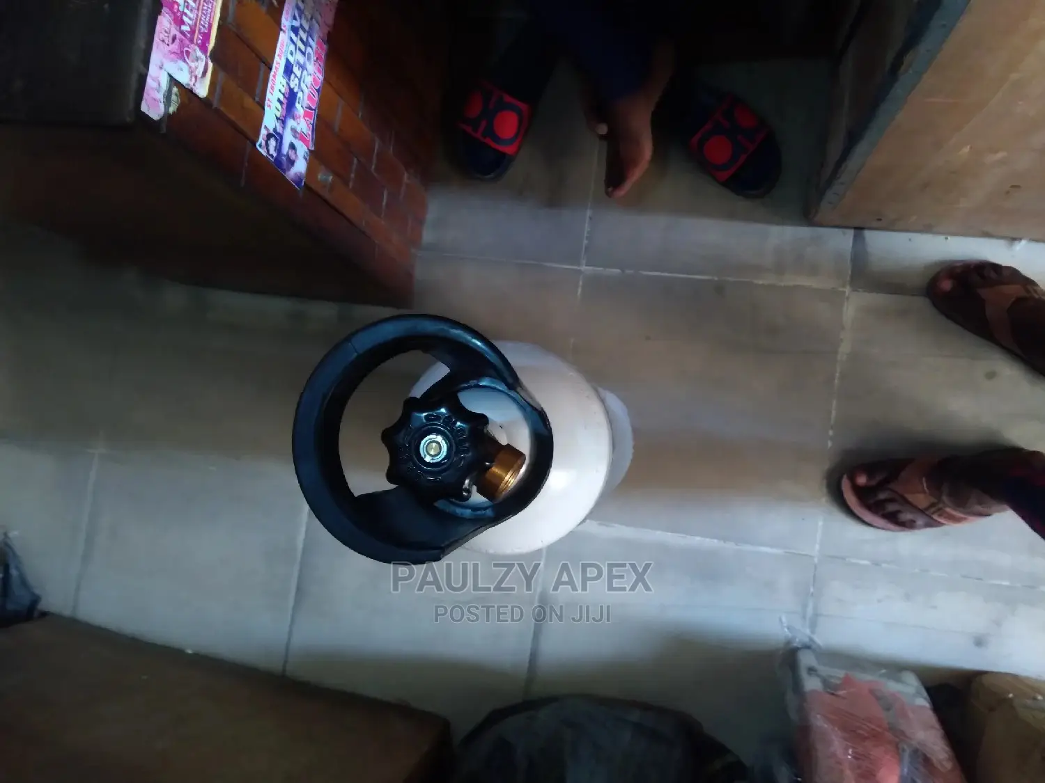 Oxygen Cylinder (Side)