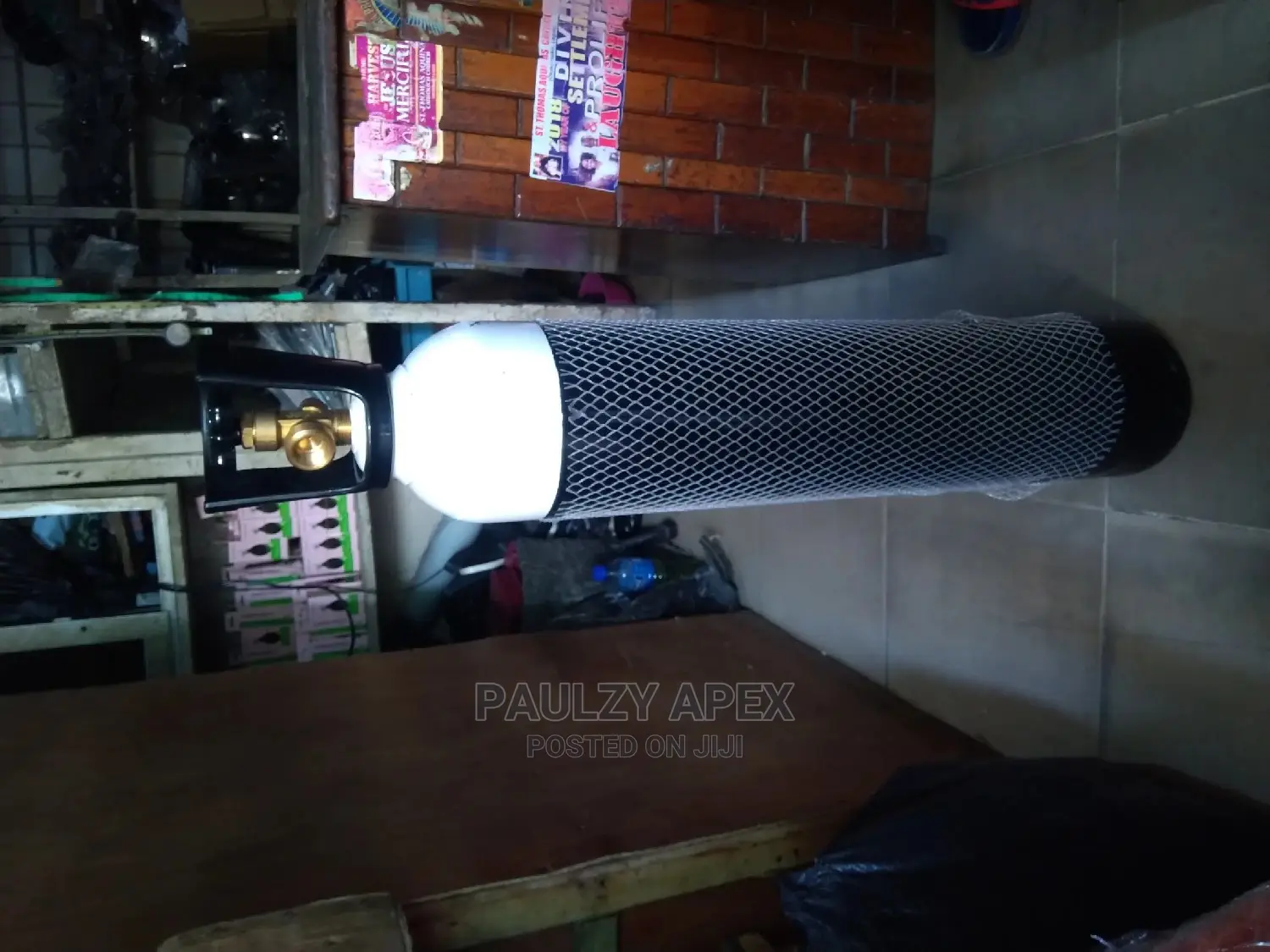 Oxygen Cylinder (Side)