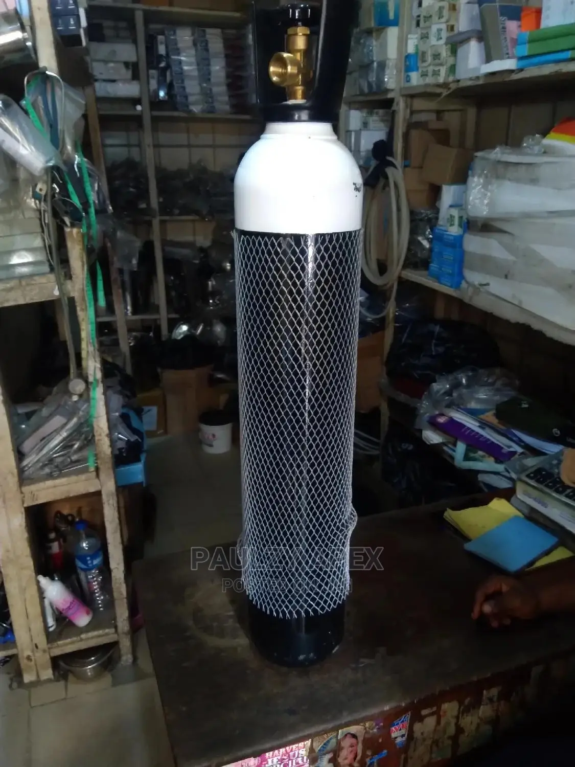 Oxygen Cylinder (Side)