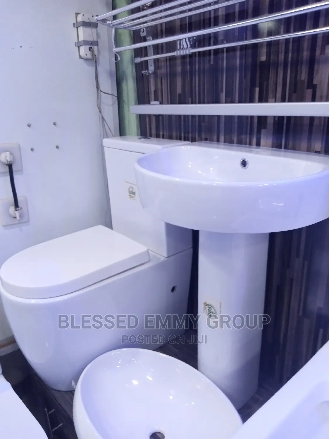 Bigger Size Round Shape Wc Set