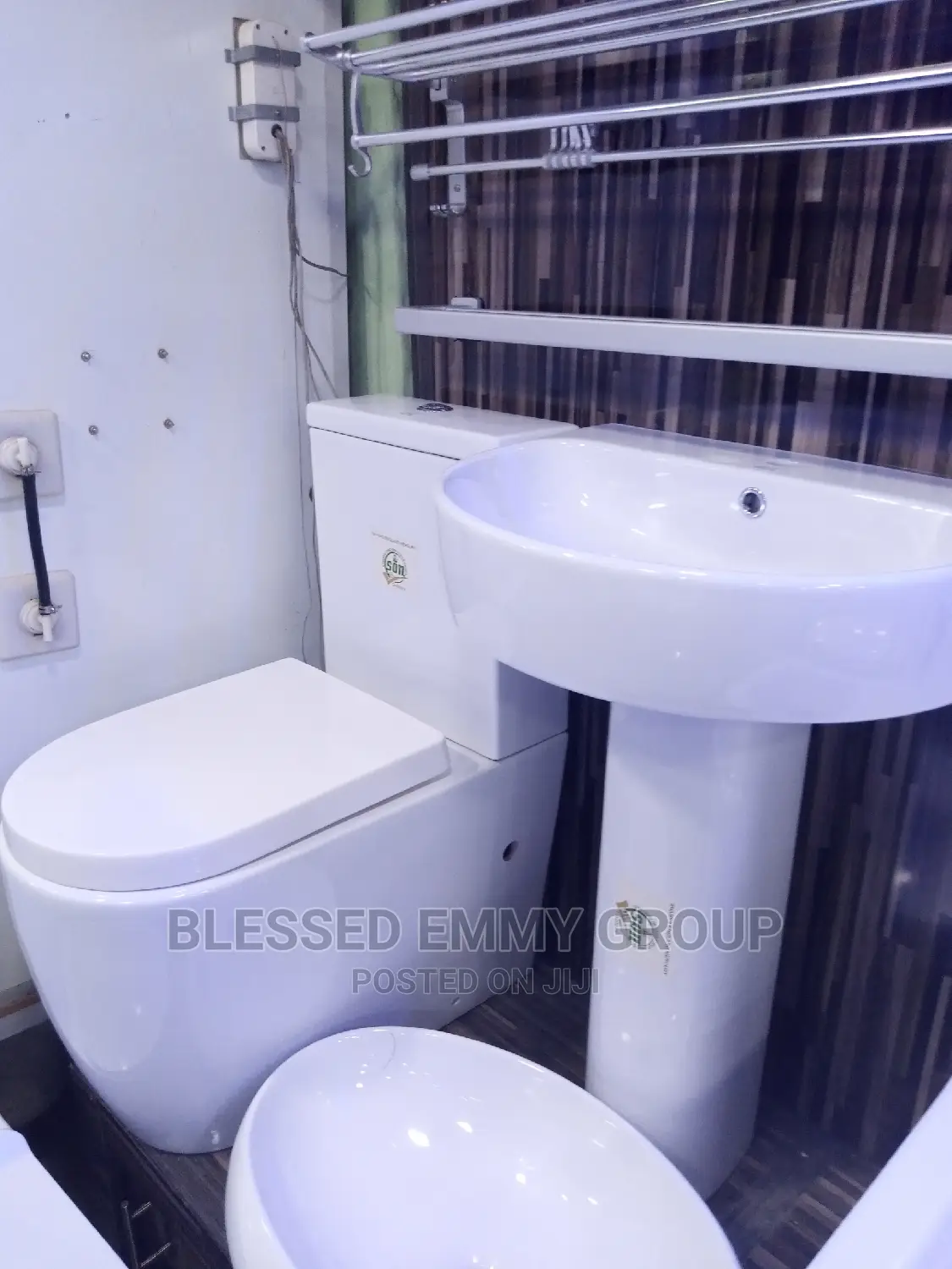 Bigger Size Round Shape Wc Set