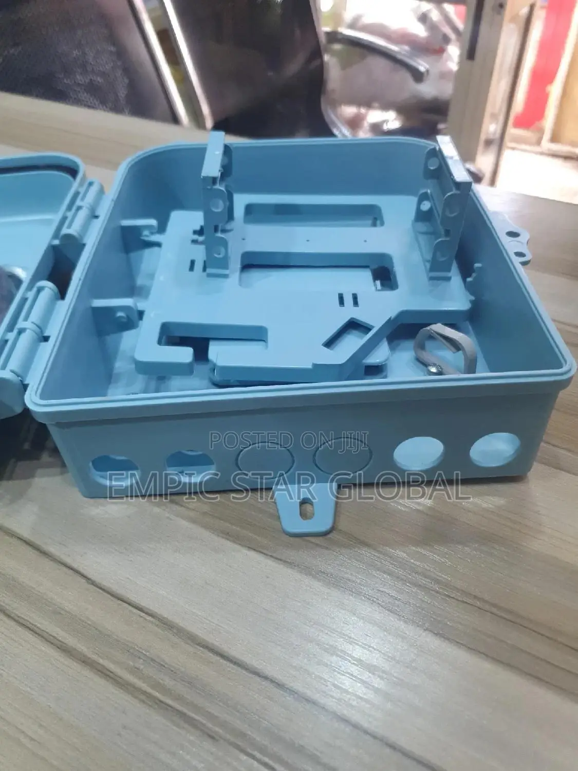 Fiber Optic Distribution Box Splitter Wall Mount for FTTH