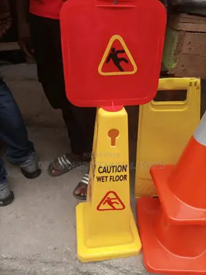 75 Cm Caution Wet Floor