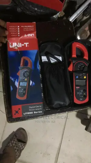 UNI-T Digital Clamp Multimeter