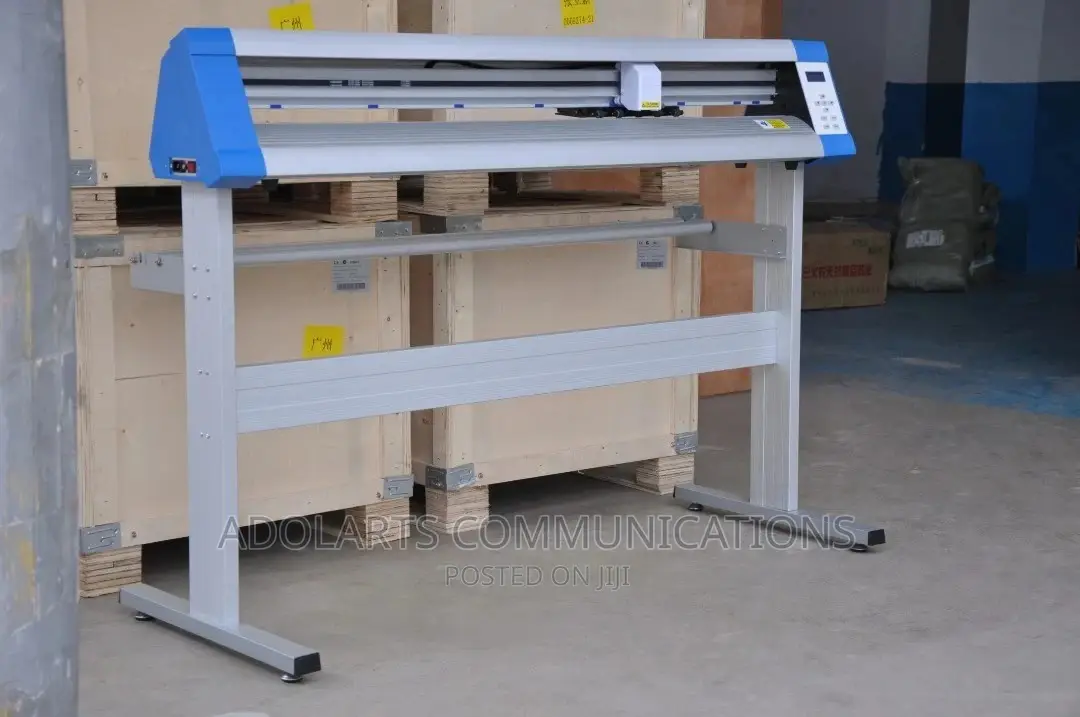 2ft Cutting Plotter + Signmaster Software and Camera Scan