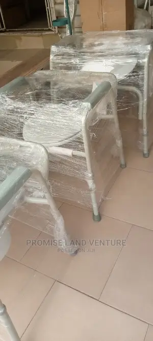 Commod Chair