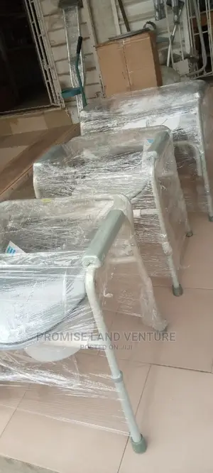 Commod Chair